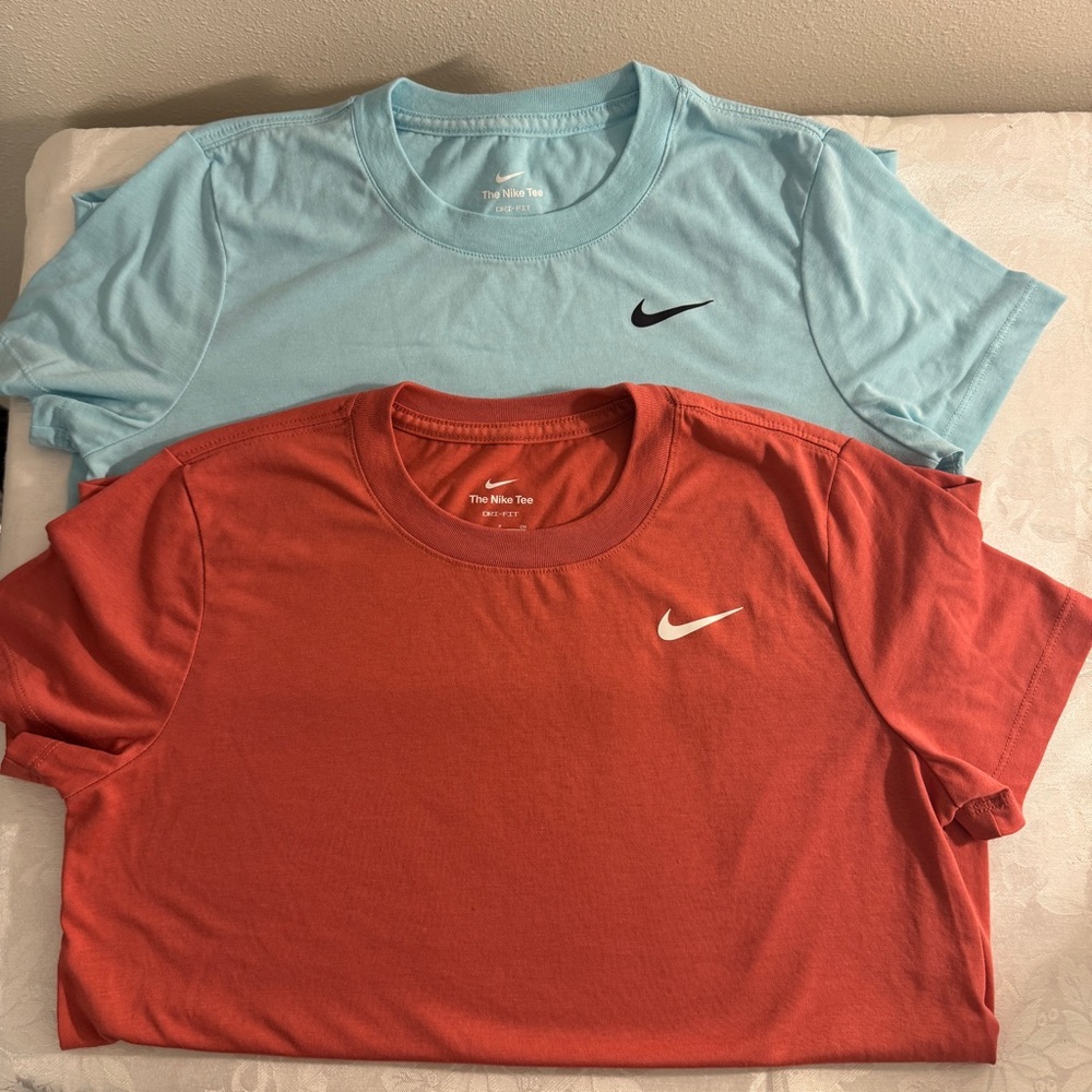 Nike Lot - Maternity “The Nike Tee” Size Small